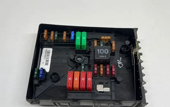 Volkswagen Golf Plus Fuse module 1K0937125A
