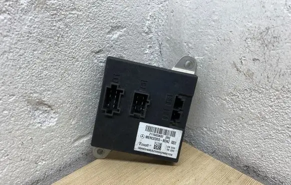 Mercedes-Benz E W211 Comfort/convenience module 2115453632