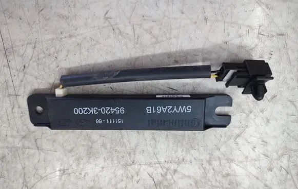 Hyundai ix 55 Aerial antenna amplifier 954203K200