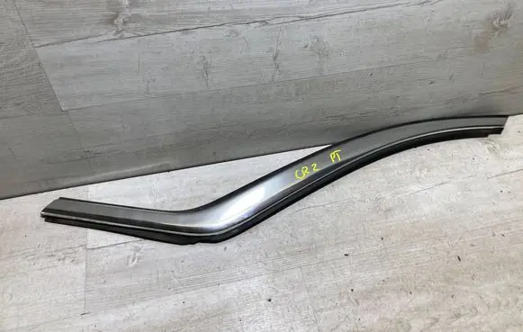 Opel Crossland X Rear side glass trim 39008051 39008049
