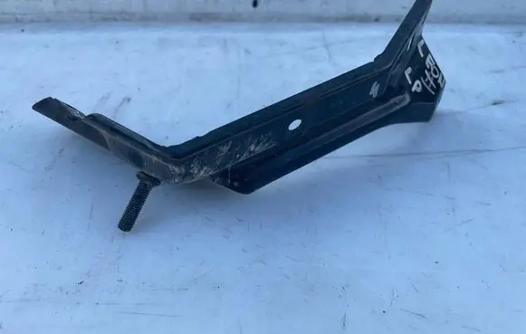 Seat Leon (1P) Fender mounting bracket 1P0821135