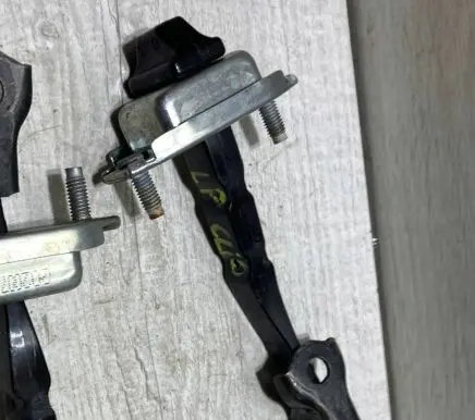 Renault Clio V Front door check strap stopper