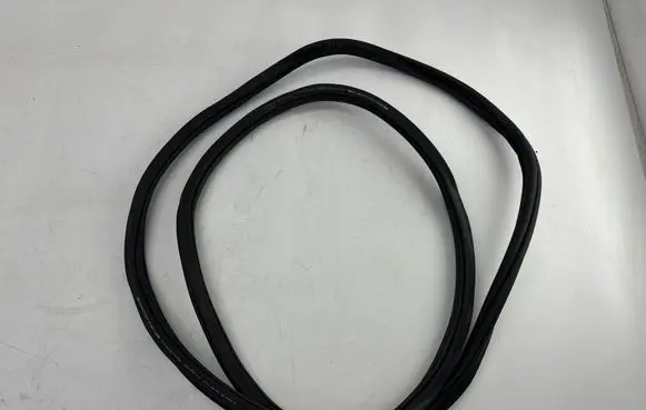 Volkswagen Tiguan Rubber seal front door (on door) 5NA867912B