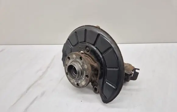 Audi Q3 8U Front wheel hub 5N0400054T 1K0407256AA 1K0615312F
