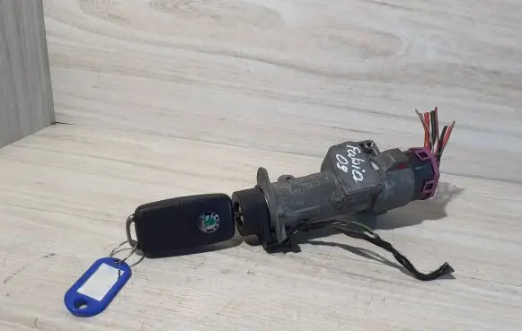 Skoda Fabia Mk2 (5J) Ignition lock 4B0905851C