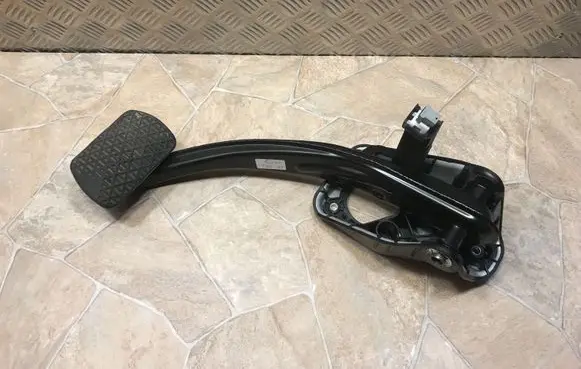 Mercedes-Benz GL X166 Brake pedal A1662901001