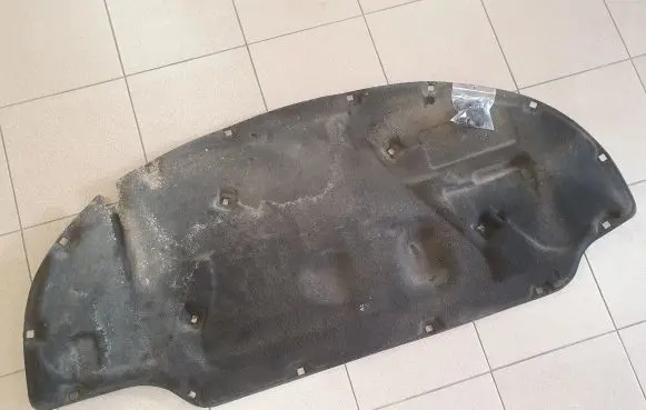 Engine bonnet/hood sound/heat insulation