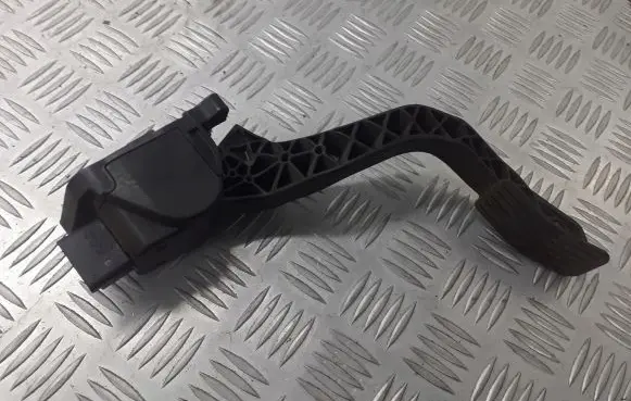 Peugeot 206+ Accelerator throttle pedal 9637160280