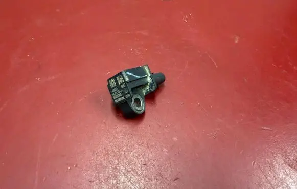 Chrysler Pacifica Airbag deployment crash/impact sensor 68245081AA