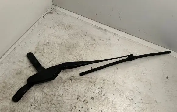 Mercedes-Benz C AMG W204 Front wiper blade arm A2048200344