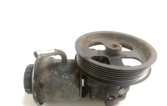 Toyota Corolla Verso AR10 Power steering pump