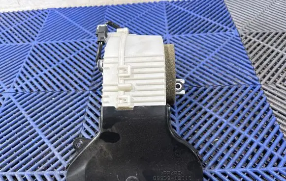 Toyota Prius (XW20) Hybrid/electric vehicle battery fan G923012010 1173005161