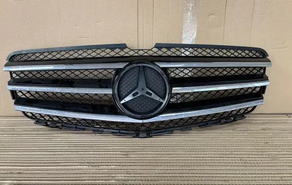 Mercedes-Benz R AMG W251 Front bumper upper radiator grill A2518880060