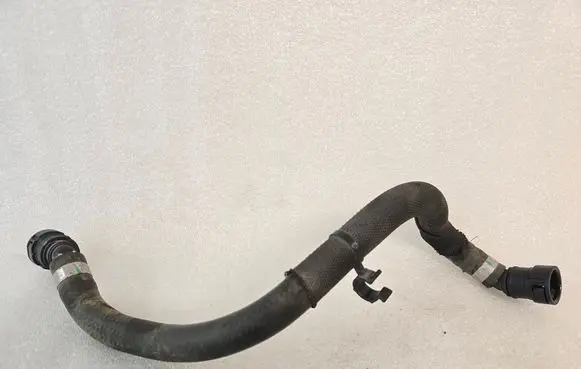 Engine coolant pipe/hose