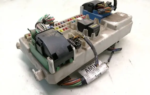 Ford Focus C-MAX Fuse module 3M5T14A073DG