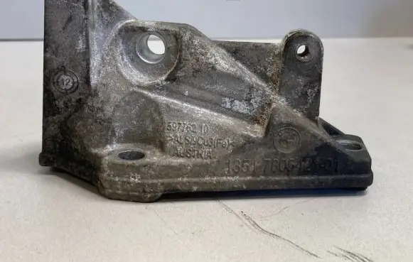 BMW X5 E70 Fuel pump bracket 59776210 7805421