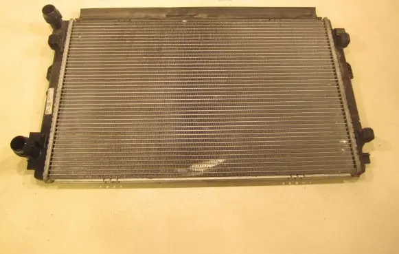 Volkswagen PASSAT B8 Coolant radiator 5Q0121251GD 31081735 472426