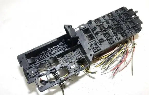 Mercedes-Benz C W202 Fuse box set 2025455240 08820210