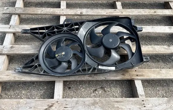 Opel Vivaro Radiator cooling fan shroud 1831484016