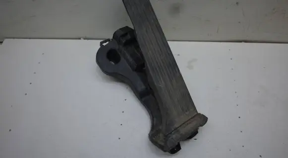 Volkswagen Golf V Accelerator throttle pedal 1K1721503P