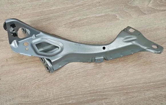 Audi A6 C7 Fender mounting bracket 4G0821136A