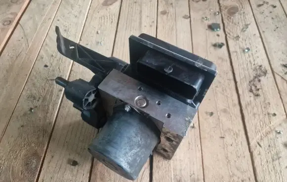 Mercedes-Benz E W212 ABS Pump 0265952178