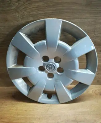 Toyota Corolla Verso AR10 R16 wheel hub/cap/trim 42602CA020 7004 PA6M