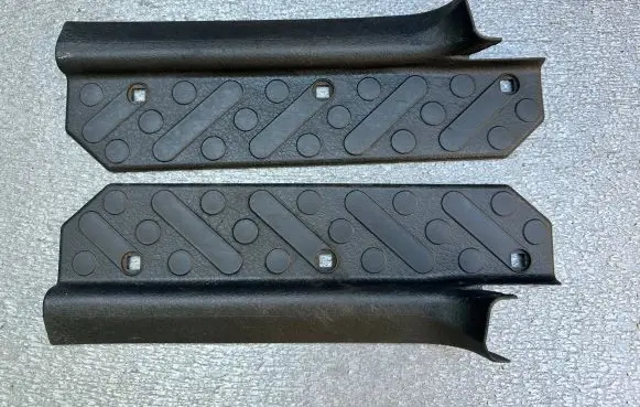 Rear door trim (molding)
