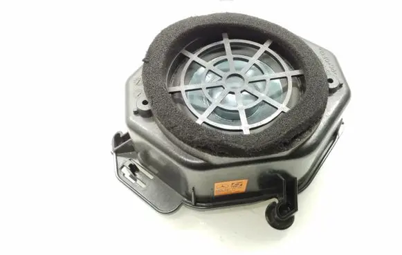 Mercedes-Benz E W212 Panel speaker A2048202402