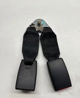 Toyota Yaris Middle seatbelt buckle (rear) 067102