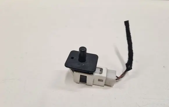 Mercedes-Benz E W211 Front door sensor 2028209410 30011501