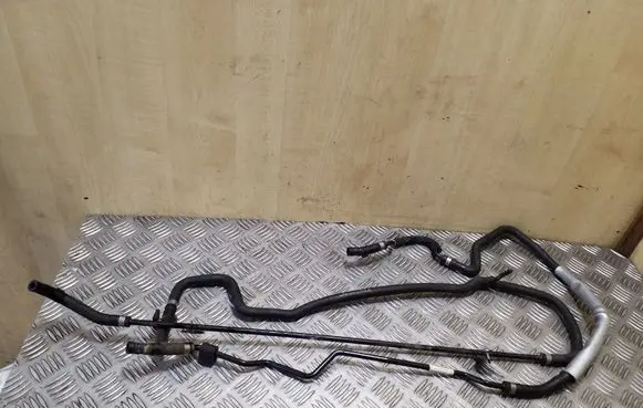 Volkswagen Touareg II Engine coolant pipe/hose 7P6122447T 7P6122447R