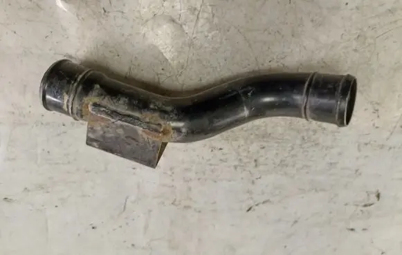 Suzuki Grand Vitara I Engine coolant pipe/hose