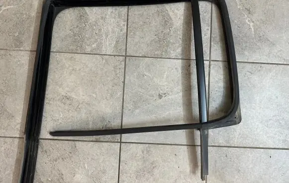 Volkswagen Amarok Rubber seal rear door window/glass 