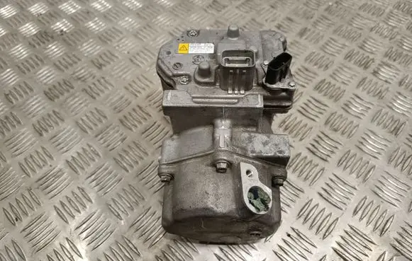 Toyota RAV 4 (XA40) Air conditioning (A/C) compressor (pump) 0422000533 ES073755