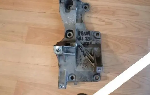 Seat Ibiza III (6L) A/C compressor mount bracket 