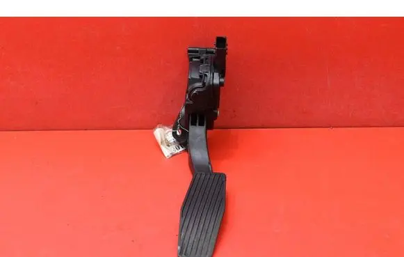 Chevrolet Cruze Accelerator throttle pedal 13252702EA
