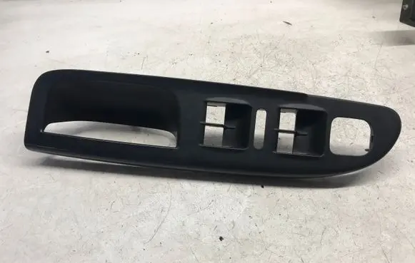 Volkswagen PASSAT B6 Front door window switch trim 3C1867171B