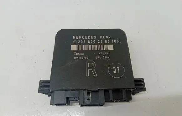 Mercedes-Benz C W203 Door control unit/module 2038202285