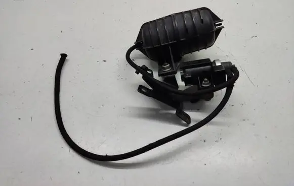 BMW 5 E39 Turbo solenoid valve 72279600 2247906 2247620