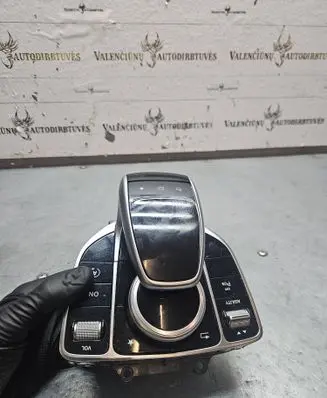 Head unit multimedia control