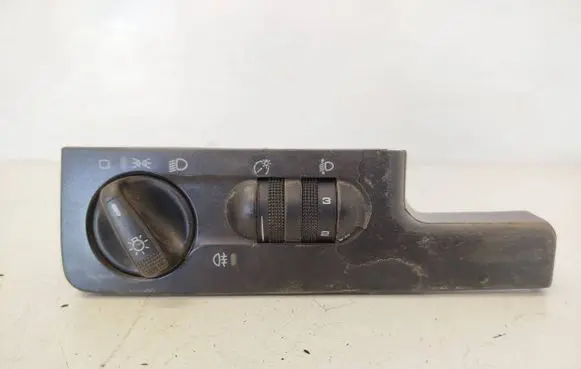 Volkswagen Golf III Light switch 3A1941531E 04051304
