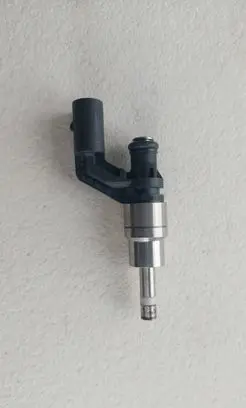 Volkswagen Golf V Fuel injector 0261500016 03C906036A