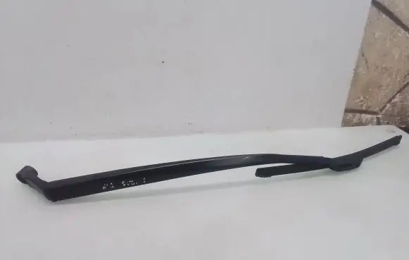 Toyota Auris 150 Front wiper blade arm