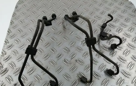 Fuel injector supply line/pipe