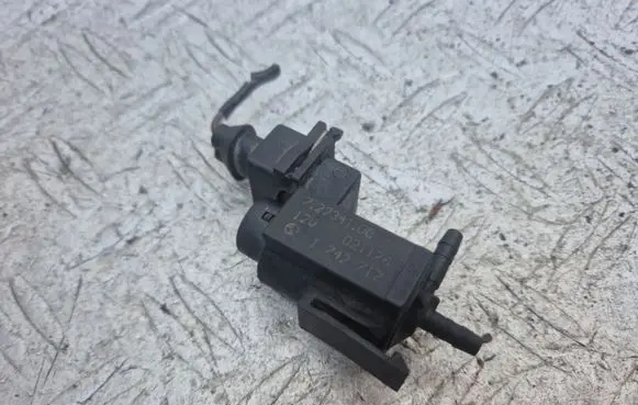 BMW 5 E39 Vacuum valve 1742712 72234100
