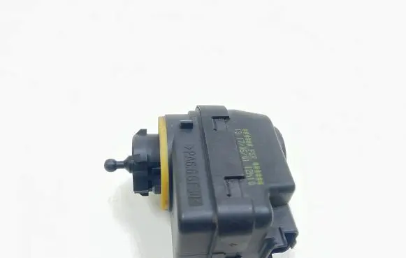 Headlight level adjustment motor