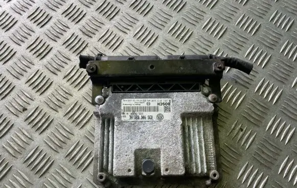 Volkswagen PASSAT B6 Engine control unit/module 03G906021NK 1039S17241 02810134440