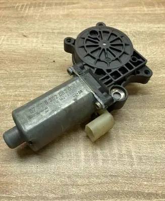 BMW 3 E46 Front door window regulator motor 8362063