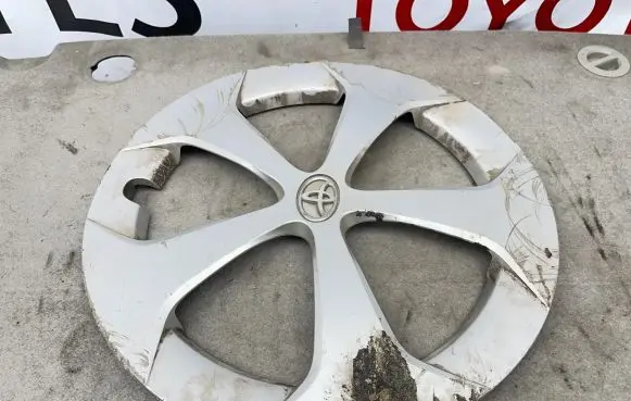 Toyota Prius (XW30) R16 wheel hub/cap/trim 4260247060